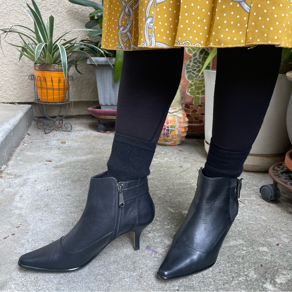 Vintage black Donald J Pliner leather ankle boots